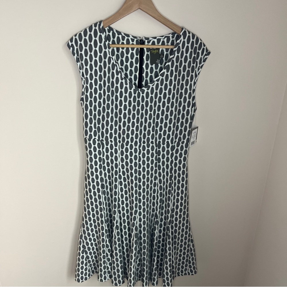 Taylor Geometric Sleeveless Dress Gray Ivory Women’s Size 12 Fit Flare Midi BNWT